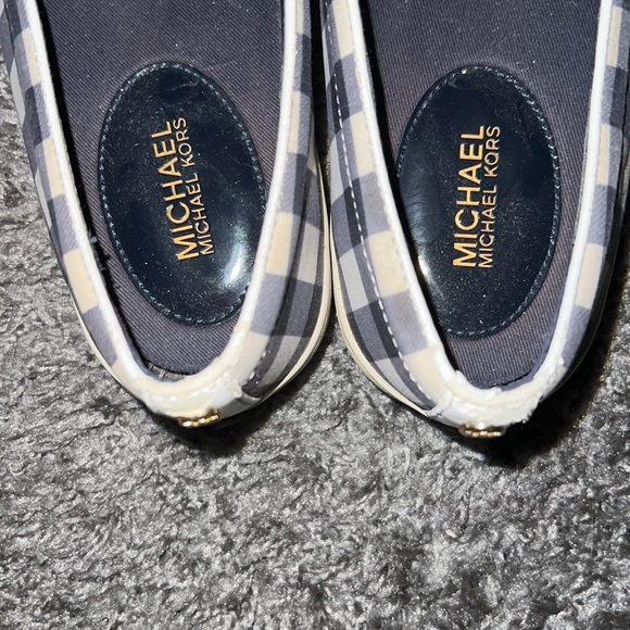 Let’s go white and blue today ☁️ 🌞 🌊 - Picture 2 of 4